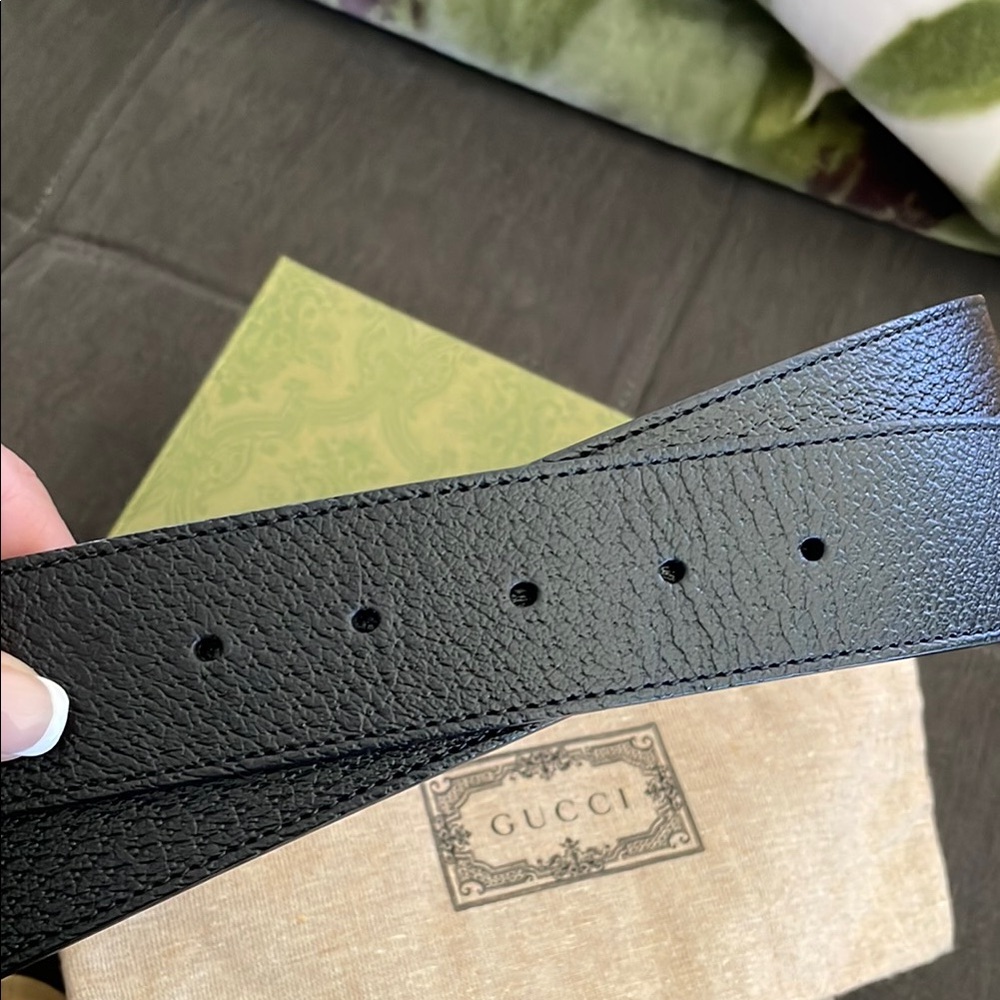 Gucci Black Leather Belt with Gold Buckle - Picture 4 of 6